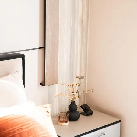 Luxurious Grand Deco On The St Stephen Road Apartment *