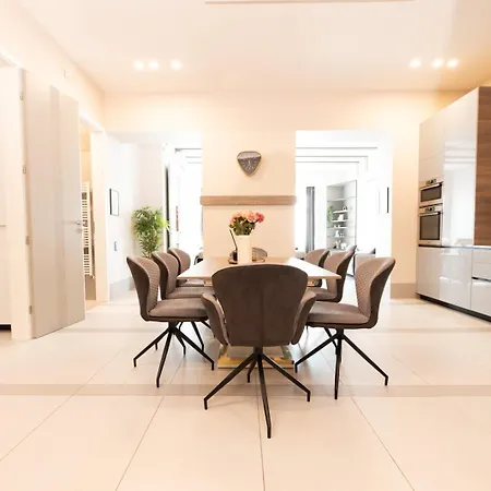 Apartment Luxurious Grand Deco On The St Stephen Road Budapest