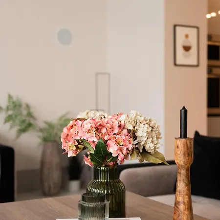 Luxurious Grand Deco On The St Stephen Road Apartment *