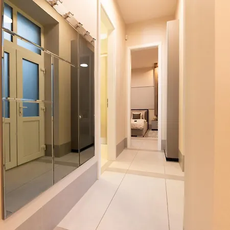 Apartment Luxurious Grand Deco On The St Stephen Road
