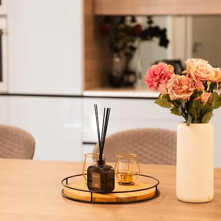 Luxurious Grand Deco On The St Stephen Road Apartment *