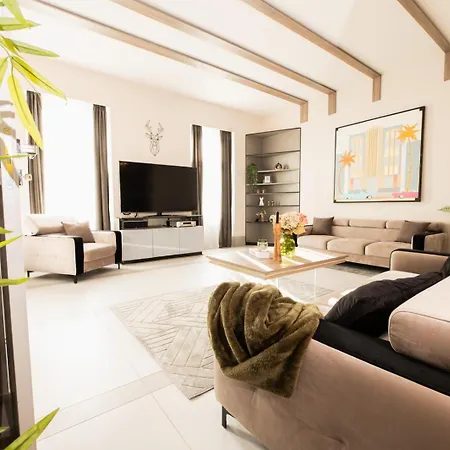 Apartment Luxurious Grand Deco On The St Stephen Road Budapest